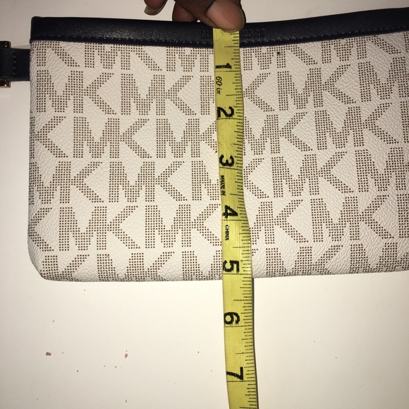 Michael Kors Fanny Pak - Picture 5 of 5